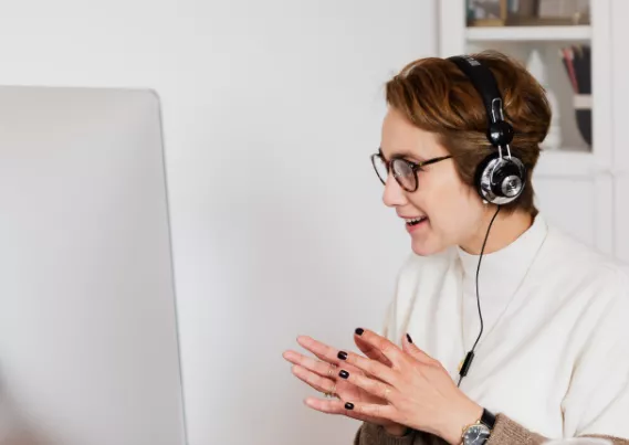 learning support woman on headset